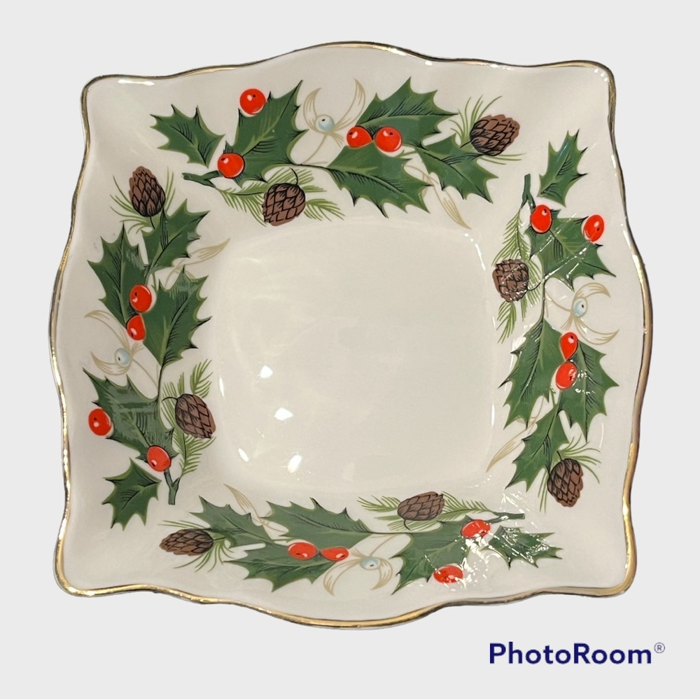 Vintage Royal Tuscan (member of the Wedgwood Group) Noel Nut Dish